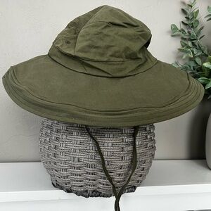 Army green wire brim packable 100 % cotton hat with pony tail option